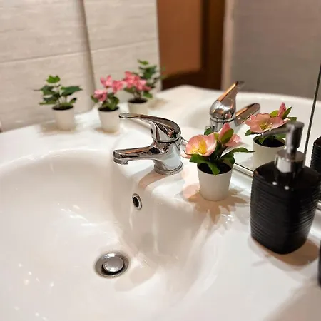 Near Metro Bengasi Апартаменты *